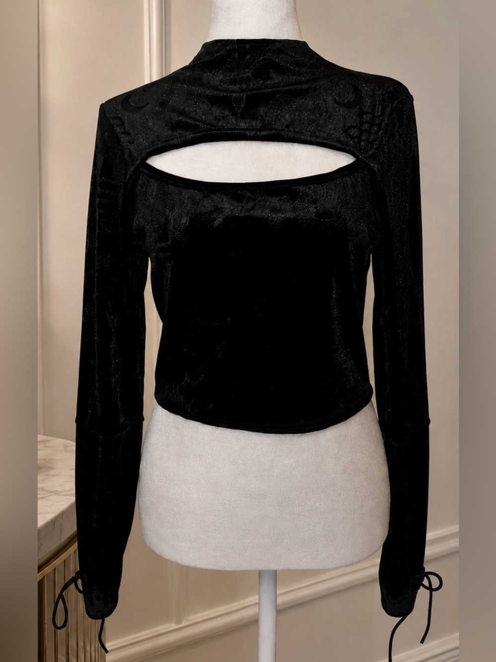NWT KILLSTAR Vanquished Cutout Velvet Long-Sleeve Crop Top- Black